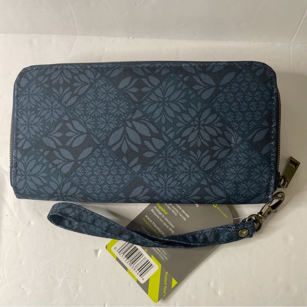 Travelon RFID Blocking Single Zip Navy Leaf Pattern Wallet - NEW